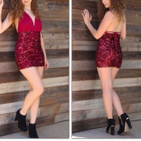 MINI RED DRESS - Picture 1 of 2